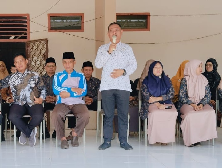 Ketua Komite MAN 1 Muaro Jambi Ingatkan Agar Segera Melakukan Daftar Ulang Ketua Komite MAN 1 Muaro Jambi Ingatkan Agar Segera Melakukan Daftar Ulang