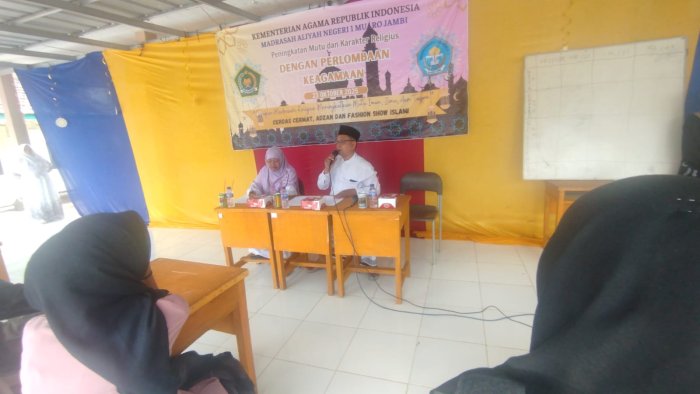 Cerdas dan Religius, Siswa MAN 1 Muaro Jambi Berlomba dalam Cerdas Cermat Hari Santri