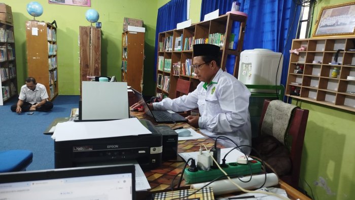 Administrasi Bulanan Tuntas, Guru MAN 1 Muaro Jambi Tunjukkan Komitmen Profesionalisme