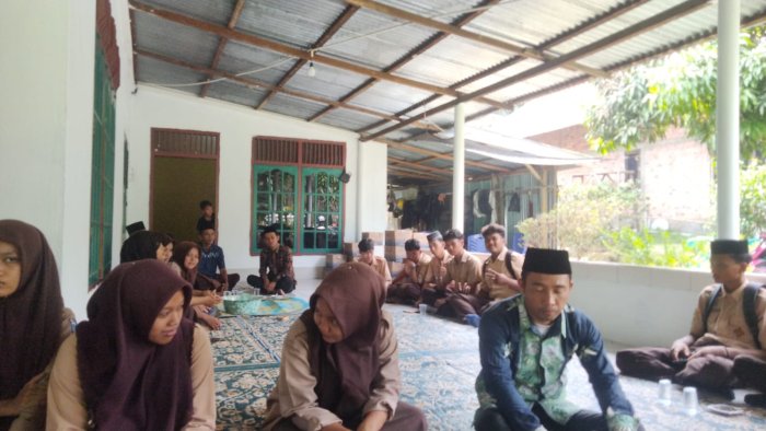 Guru dan Siswa MAN 1 Muaro Jambi Gelar Takziah untuk Orang Tua Siswa yang Meninggal Dunia
