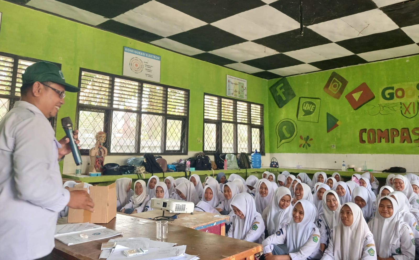 Siswa Kelas XI Dibekali Hidup Berkelanjutan dengan Memanfaatkan Lahan Mati