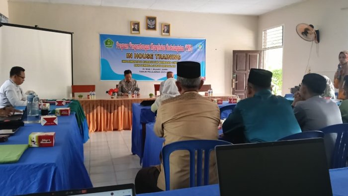 MAN 1 Muaro Jambi Selenggarakan IHT KCB Bersama Ketua Pokjawas Kemenag Jambi
