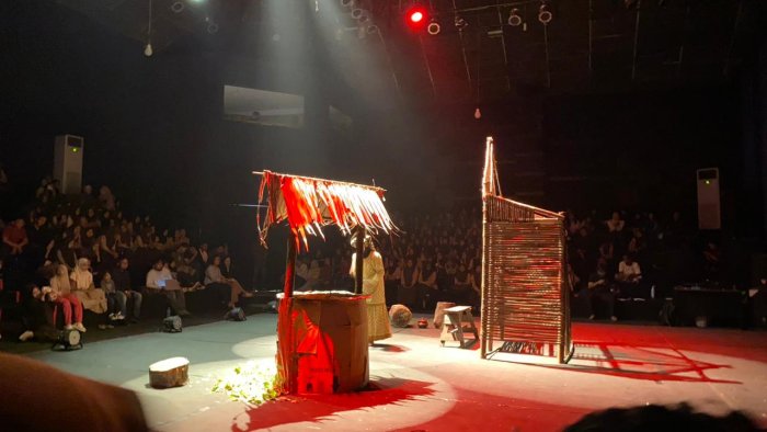 Pentas Air Suci Harumkan Nama Sungai Gelam di Festival Teater Remaja Jambi 2025