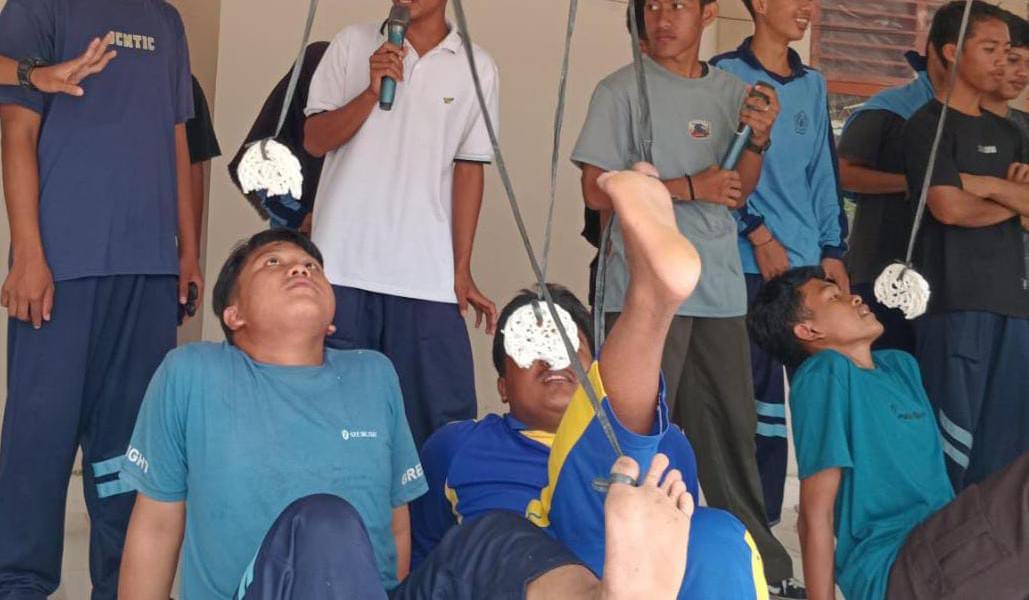 Semarak Lomba Makan Krupuk di MAN 1 Muaro Jambi