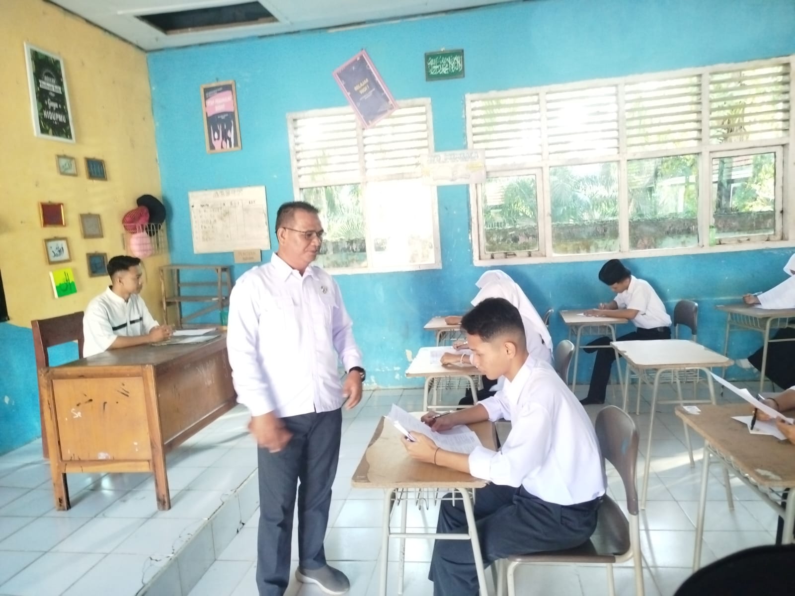 Kepala Madrasah Pantau Pelaksanaan Seleksi Peserta Didik Baru Tahun 2024