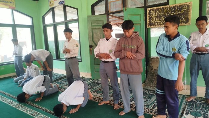Salat Dhuha Jadi Budaya Religius Siswa MAN 1 Muaro Jambi