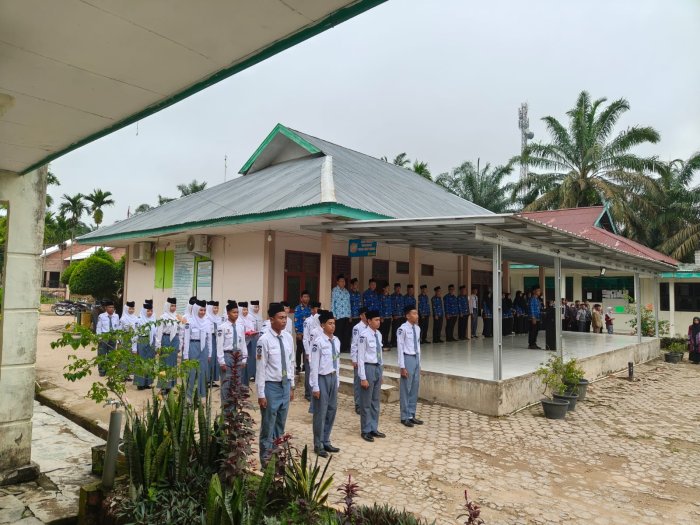 Upacara Hari Pahlawan di MAN 1 Muaro Jambi Penuh Semangat Kebangsaan