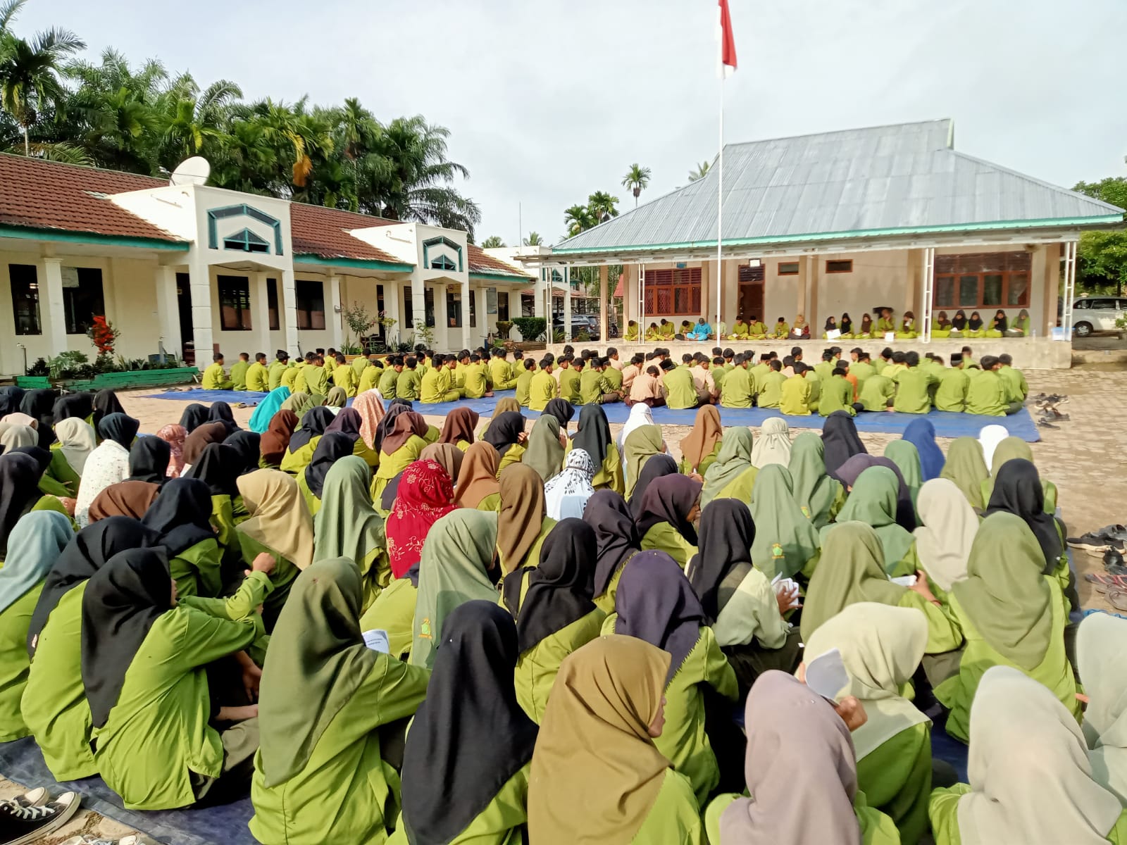 Siswa Kelas XI D Pimpin Kegiatan Rutin Pembacaan Yasin dan Tahlil