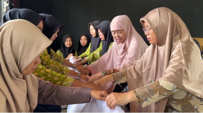 Dua Guru MAN 1 Muaro Jambi Raih Kenaikan Pangkat, Jadi Motivasi Tingkatkan Kinerja dan Profesionalisme Dua Guru MAN 1 Muaro Jambi Raih Kenaikan Pangkat, Jadi Motivasi Tingkatkan Kinerja dan Profesionalisme
