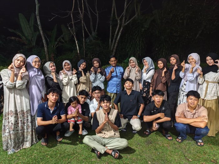 Bukber Penuh Makna, Kelas XII A Pererat Silaturahmi Bersama Wali Kelas