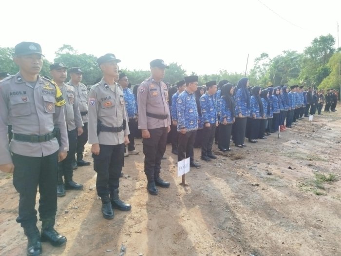 MAN 1 Muaro Jambi Semarakkan HUT RI ke-81, Guru dan Tenaga Kependidikan Khidmat Ikuti Upacara Kemerdekaan MAN 1 Muaro Jambi Semarakkan HUT RI ke-81, Guru dan Tenaga Kependidikan Khidmat Ikuti Upacara Kemerdekaan