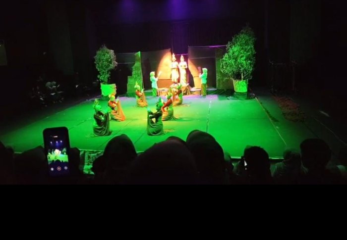 Penampilan Kelas XII C Memukau, Kisah Cinta Rama dan Shinta Banjir Apresiasi Penampilan Kelas XII C Memukau, Kisah Cinta Rama dan Shinta Banjir Apresiasi