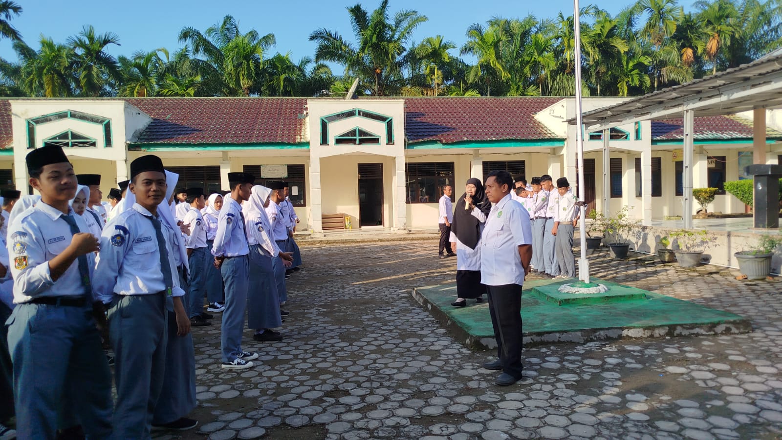 Ketua Panita ASAT  MAN 1 Muaro Jambi Berikan Arahan