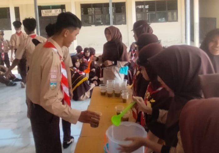 MAN 1 Muaro Jambi Gelar Jumat Sehat, Anggota Pramuka Nikmati Bubur Bersama MAN 1 Muaro Jambi Gelar Jumat Sehat, Anggota Pramuka Nikmati Bubur Bersama