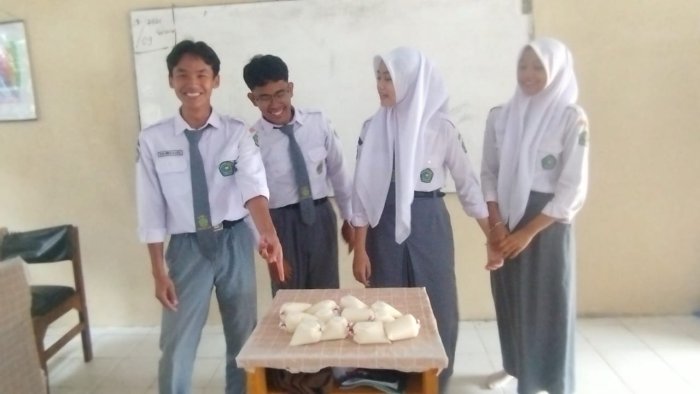 Kreatif! Siswa MAN 1 Muaro Jambi Tawarkan Inovasi Susu Kedelai Ramah Kesehatan