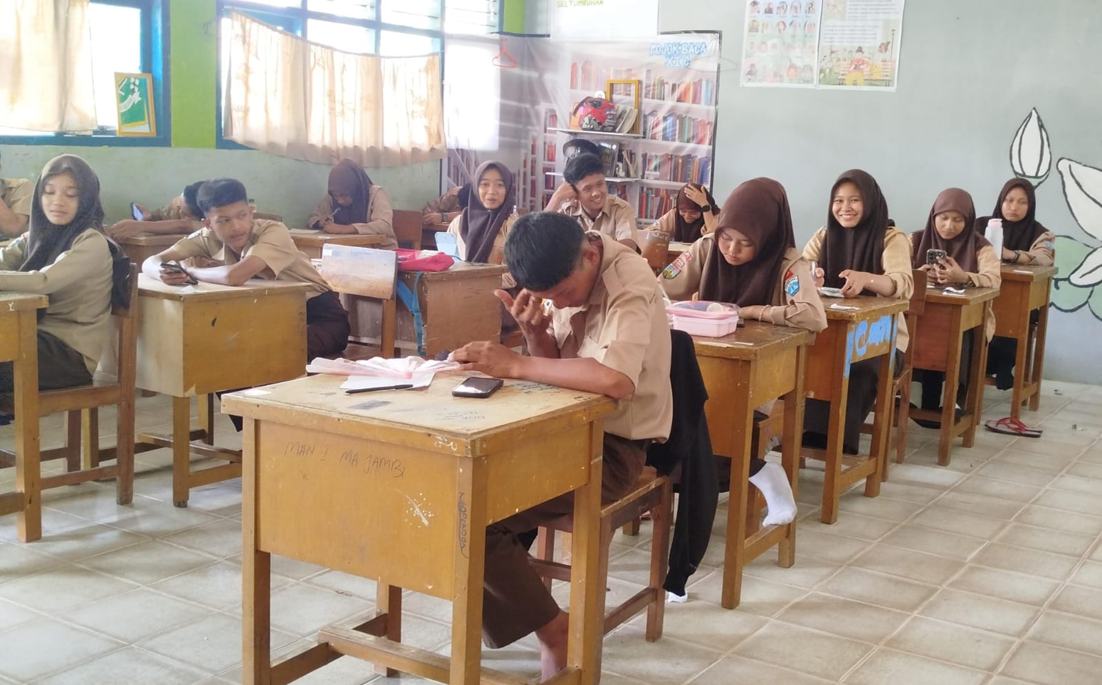 Pelaksanaan Sumatif Tengah Semester Hari Ke Empat Berjalan Lancar Pelaksanaan Sumatif Tengah Semester Hari Ke Empat Berjalan Lancar