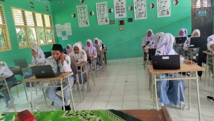 Siswa Antusias Ikuti Sesi Kedua TKA di MAN 1 Muaro Jambi