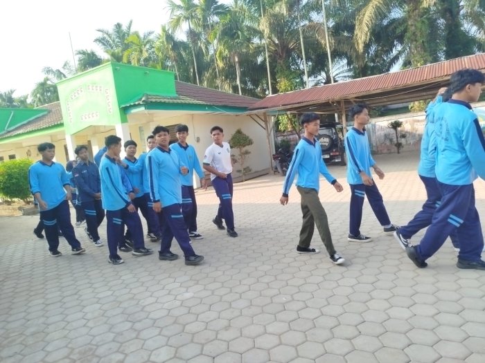 Jalan Sehat Warnai Jumat Sehat, Warga MAN 1 Muaro Jambi Tingkatkan Kebugaran dan Kenali Lingkungan Sekitar Jalan Sehat Warnai Jumat Sehat, Warga MAN 1 Muaro Jambi Tingkatkan Kebugaran dan Kenali Lingkungan Sekitar
