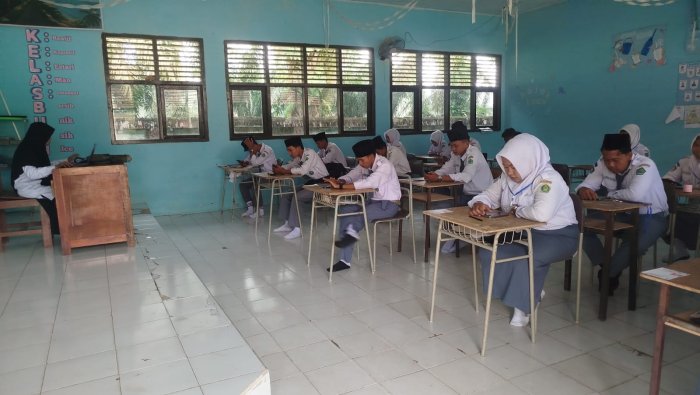 Semangat Siswa Mengikuti Ujian Madrasah Semangat Siswa Mengikuti Ujian Madrasah