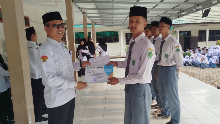 Kelas XII C Raih Juara Harapan 2 Lomba Kebersihan Kelas Kelas XII C Raih Juara Harapan 2 Lomba Kebersihan Kelas