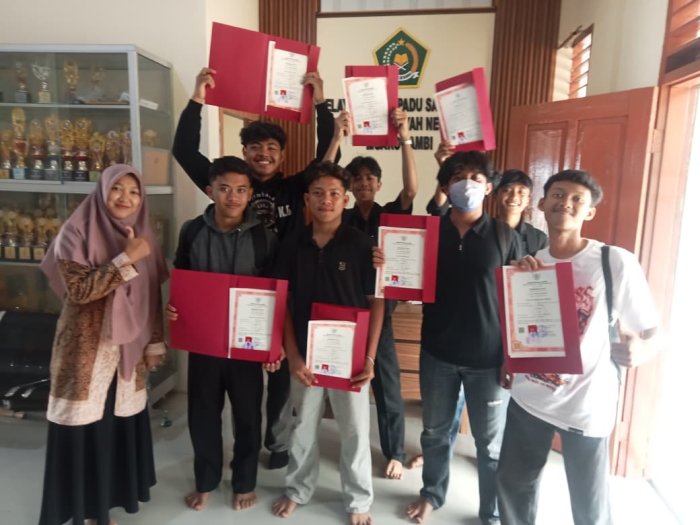 Untuk Kuliah dan Bekerja, Alumni MAN 1 Muaro Jambi Kembali ke Madrasah Mengambil Ijazah