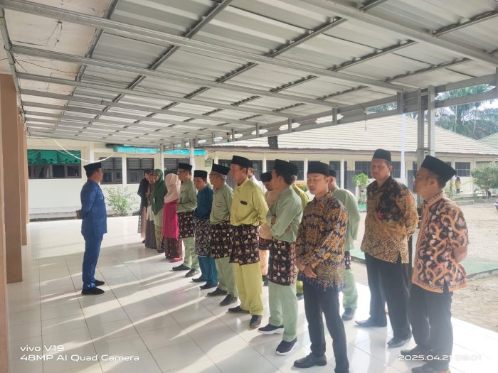 Kepala MAN 1 Muaro Jambi Tegaskan Batas Waktu Penyelesaian SKP 2025 bagi GTK