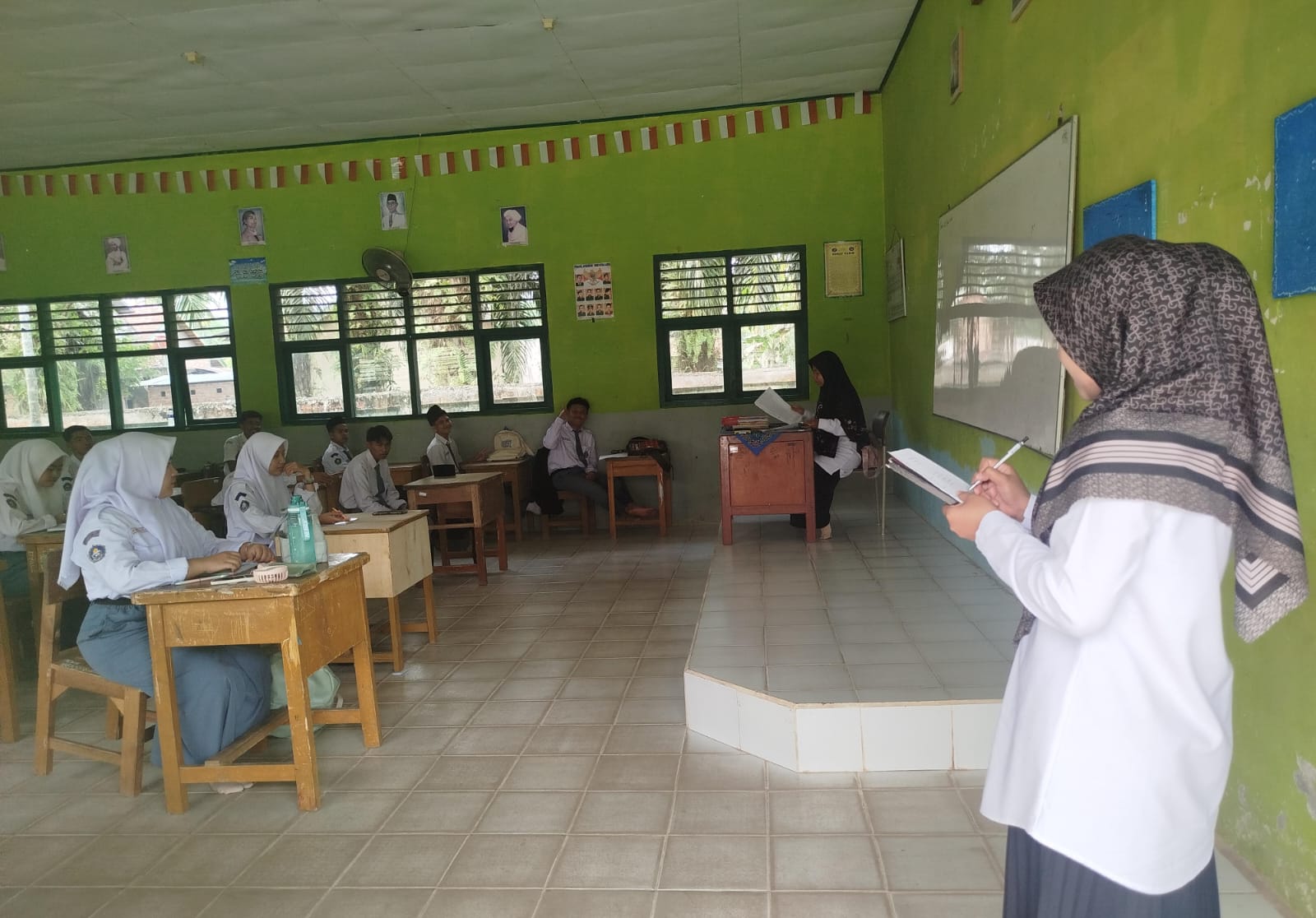 Anita Guru Piket Kontrol Kehadiran Siswa Anita Guru Piket Kontrol Kehadiran Siswa