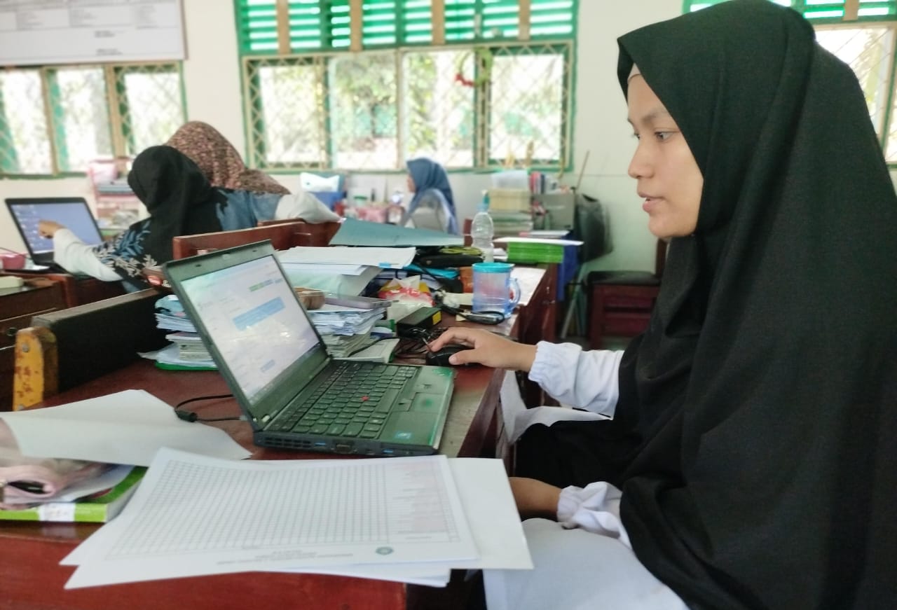 Kejar Tayang Rampungkan Program Wali Kelas Kejar Tayang Rampungkan Program Wali Kelas