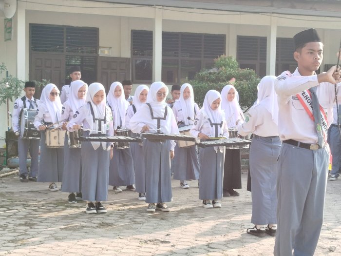 Drumband Genta Bahana Mahardika Bangkitkan Semangat Upacara, Gitapati Ajak Generasi Muda Teruskan Prestasi Drumband Genta Bahana Mahardika Bangkitkan Semangat Upacara, Gitapati Ajak Generasi Muda Teruskan Prestasi