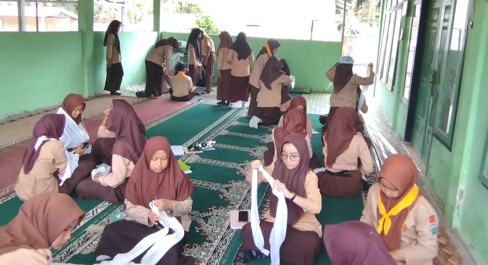 Ajarkan Penggunaan Metela pada Anggota Baru PMR Ajarkan Penggunaan Metela pada Anggota Baru PMR