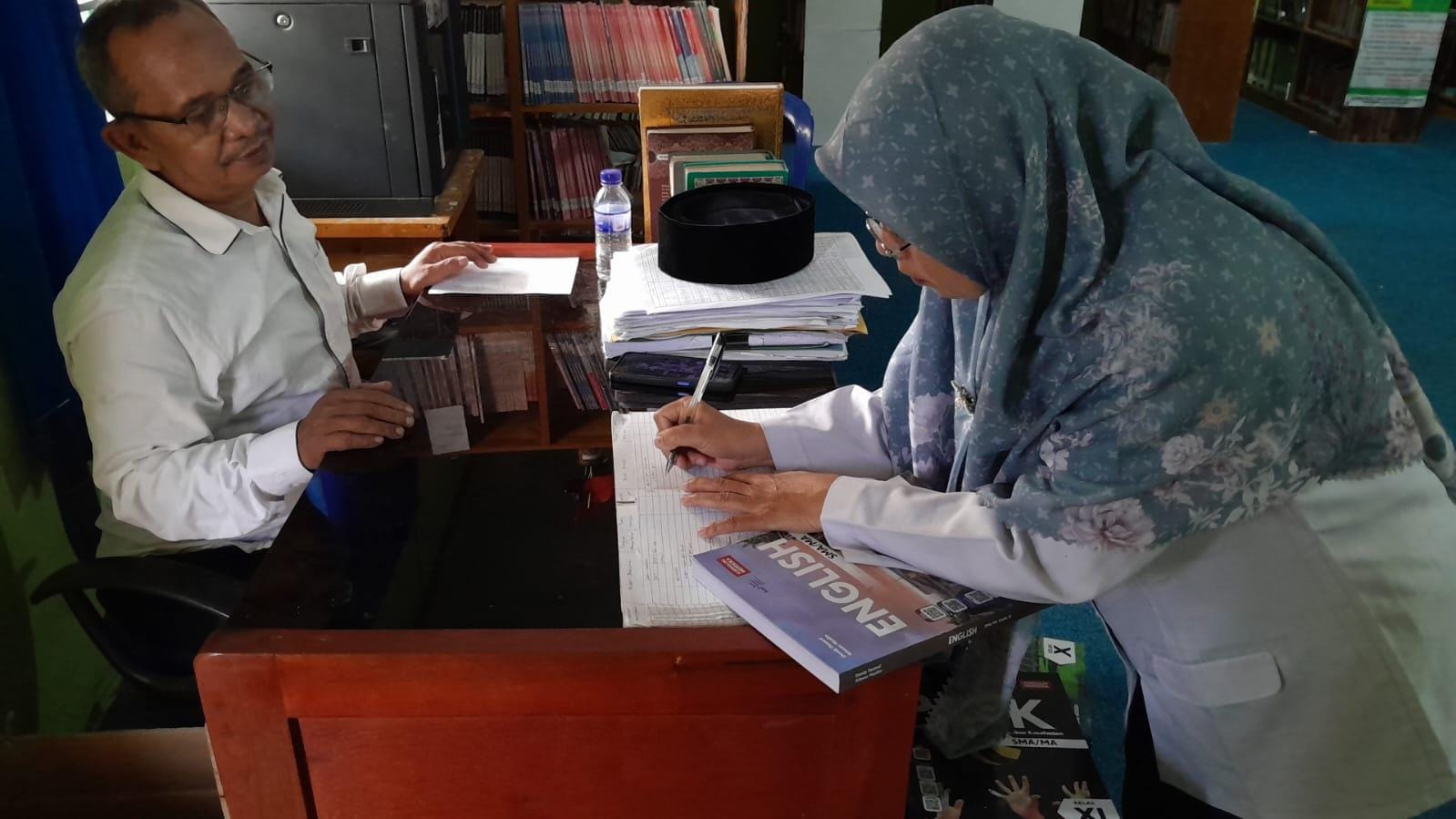 Para Guru Memanfaatkan Waktu Luang Ke Pustaka Para Guru Memanfaatkan Waktu Luang Ke Pustaka