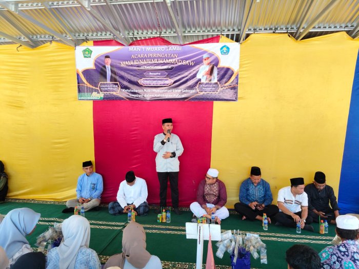 Kepala MAN 1 Muaro Jambi Ajak Siswa Teladani Akhlak Rasulullah