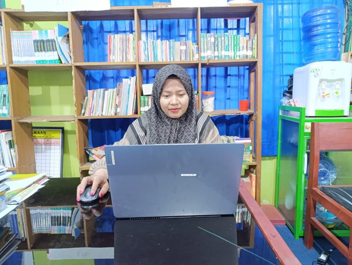 Guru MAN 1 Muaro Jambi Ikuti AKG TK 2025 Secara Daring di Pustaka Madrasah