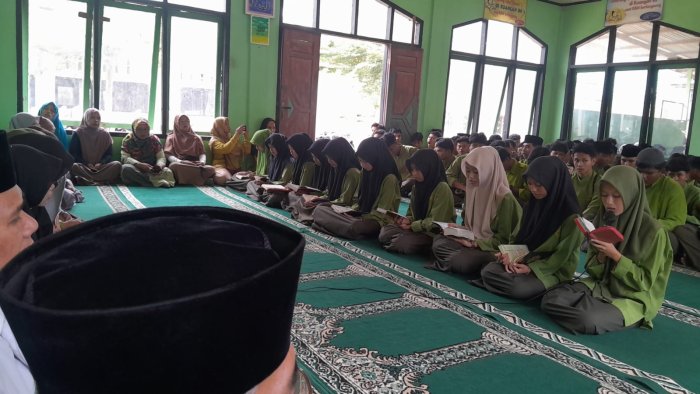 Peringatan Nuzulul Quran di MAN 1 Muaro Jambi Berlangsung Khidmat dan Penuh Makna