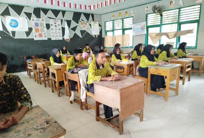 Akbar : PTS Jadi Cermin Kemajuan Belajar Siswa MAN 1 Muaro Jambi Akbar : PTS Jadi Cermin Kemajuan Belajar Siswa MAN 1 Muaro Jambi