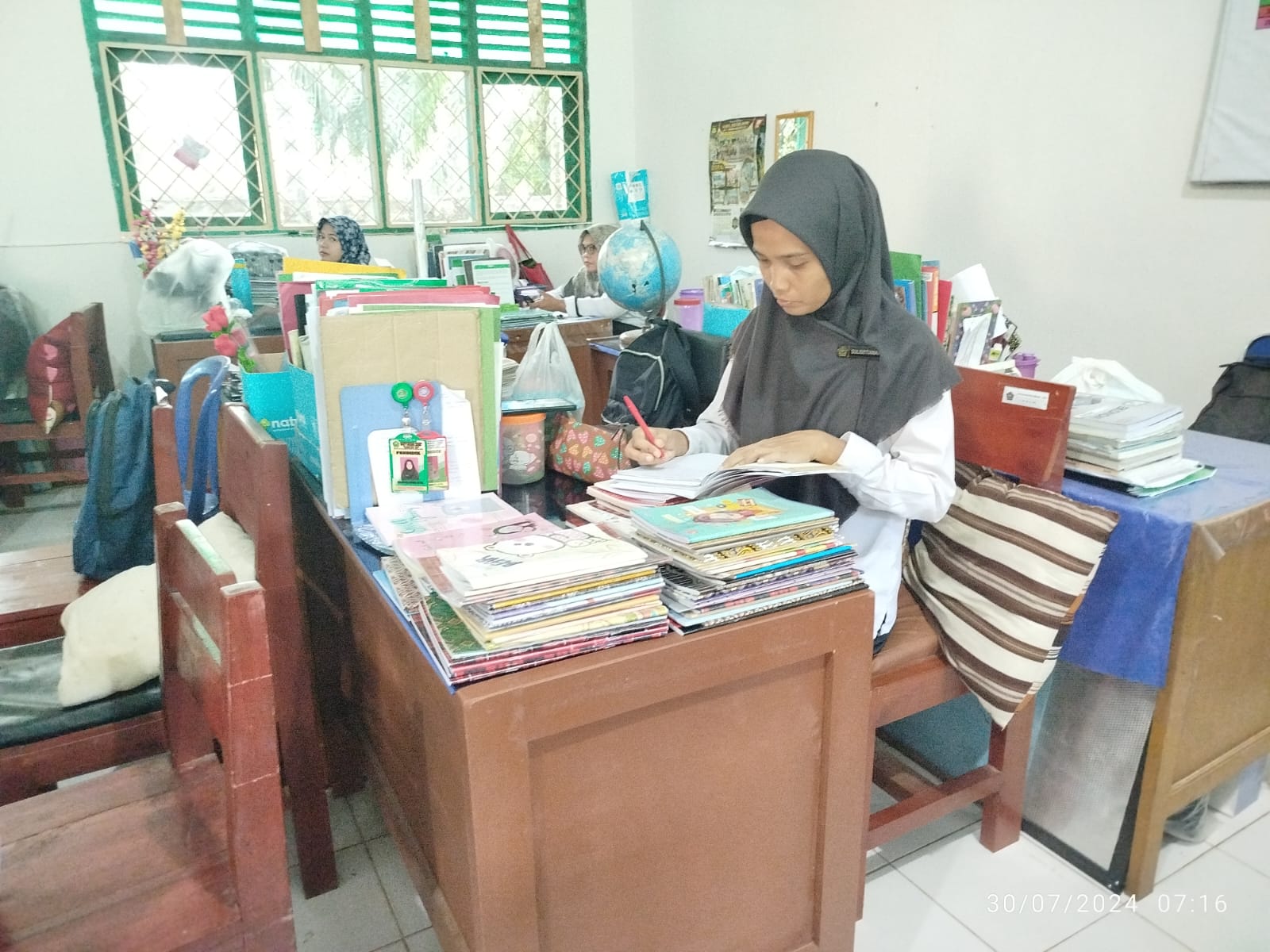 Perangkat Pembelajaran Harus Dimiliki Para Guru Perangkat Pembelajaran Harus Dimiliki Para Guru