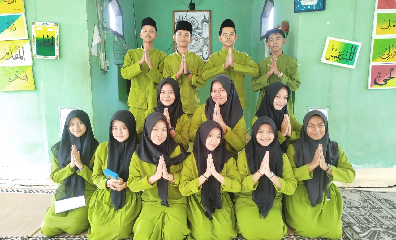 Siswa Kelas XI C Pinpin Pelaksanaan Muhadhooroh Siswa Kelas XI C Pinpin Pelaksanaan Muhadhooroh