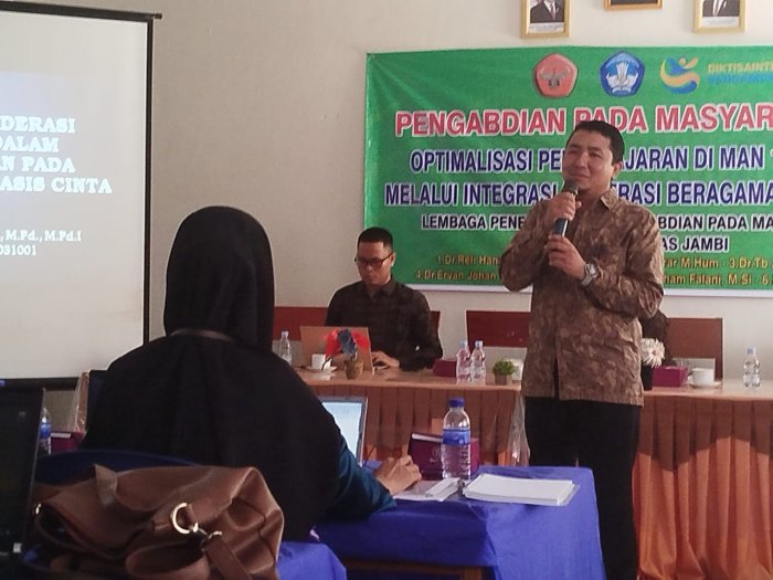 Dosen Universitas Jambi Gelar PPM Bersama Guru MAN 1 Muaro Jambi