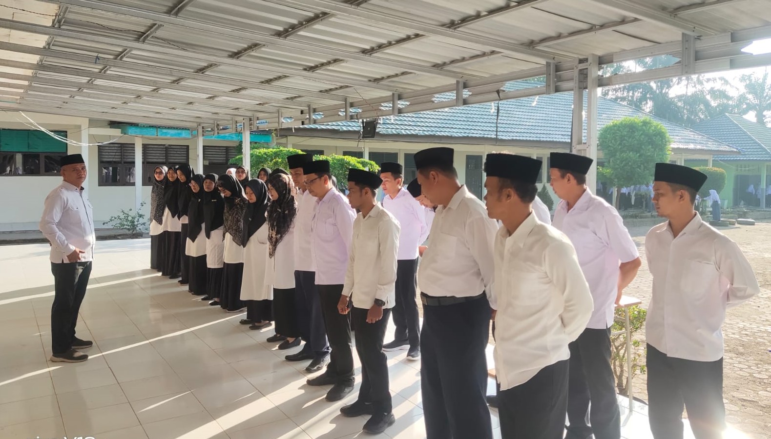 Apel Senin :Menjadi Guru Harus Menjadi Contoh Siswa