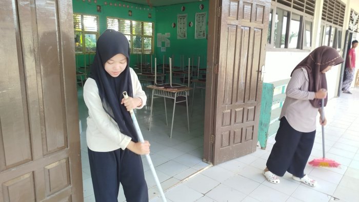 Panitia PSBM MAN 1 Muaro Jambi Matangkan Persiapan Ruang Ujian Akademik dan Praktik Panitia PSBM MAN 1 Muaro Jambi Matangkan Persiapan Ruang Ujian Akademik dan Praktik