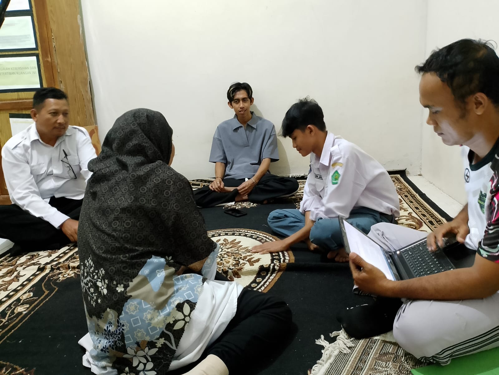 Laksanakan  Home Visit, Guru BK Mansamuja Beri Motivasi  Belajar dan Enforcement  Siswa