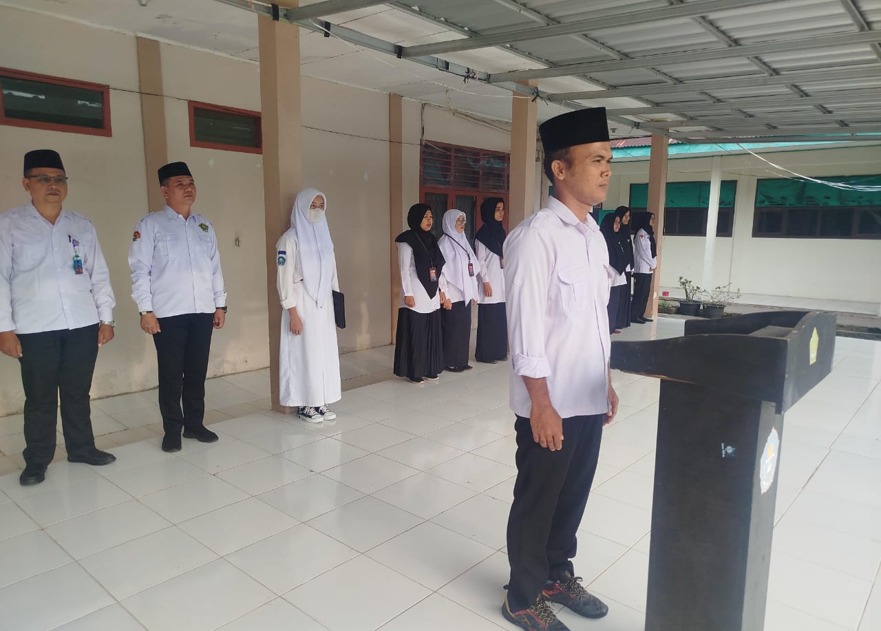 Jemmy Pebina Upacara ; Pentingnya Menghormati Guru Jemmy Pebina Upacara ; Pentingnya Menghormati Guru
