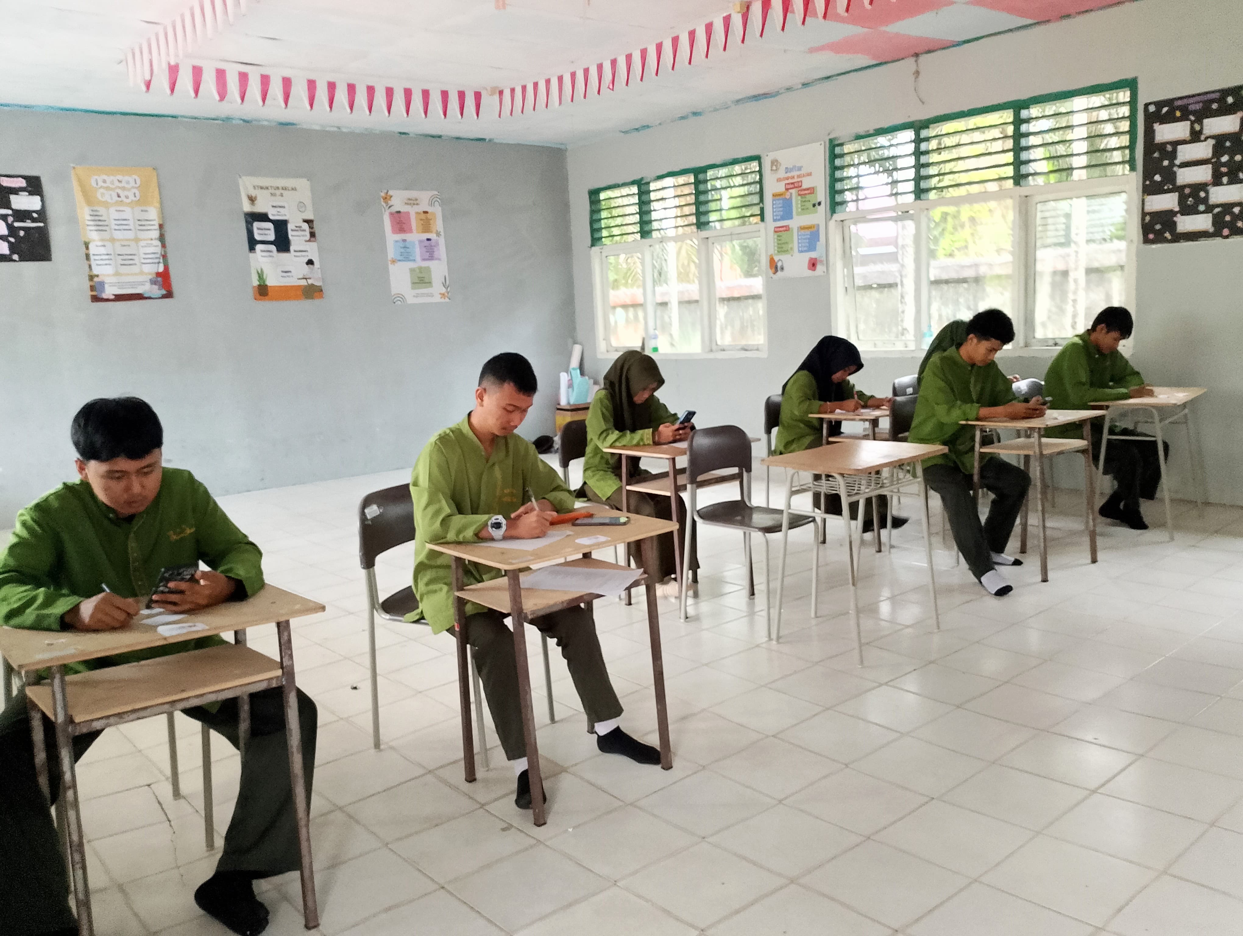 Hari Terakhir Pelaksanaan UM-BK di MAN 1 Muaro Jambi Berjalan Lancar 