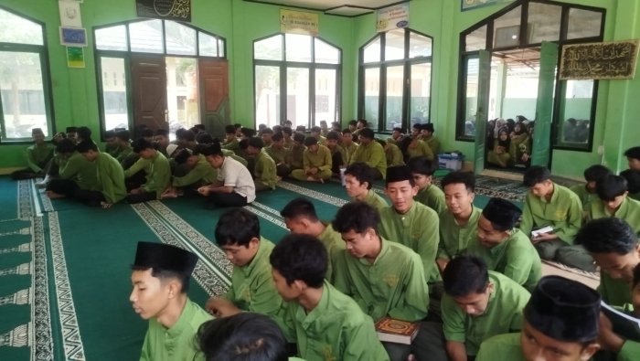 Pembiasaan Tadarus Jumat Pagi, MAN 1 Muaro Jambi Perkuat Budaya Literasi Al-Quran