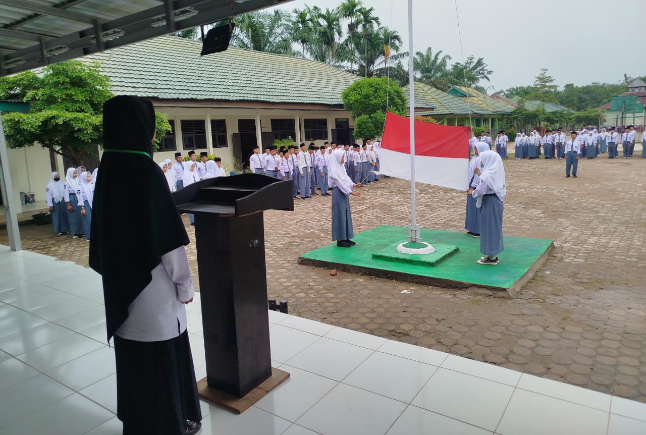 Kelas X C Sukses Laksanakan Tugas Sebagai Petugas Upacara Kelas X C Sukses Laksanakan Tugas Sebagai Petugas Upacara