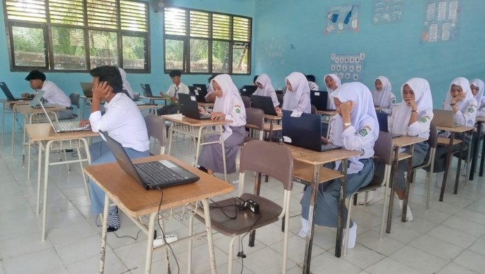 Siswa Kelas XII MAN 1 Muaro Jambi Mulai Buat Akun SNMPTN 2025