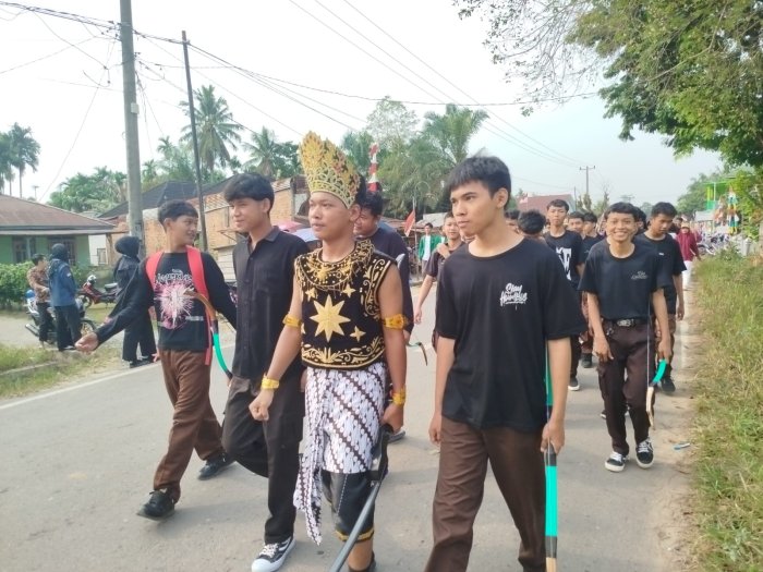Pawai Karnaval Makin Semarak, Ekstrakurikuler MAN 1 Muaro Jambi Tampil Ikonik