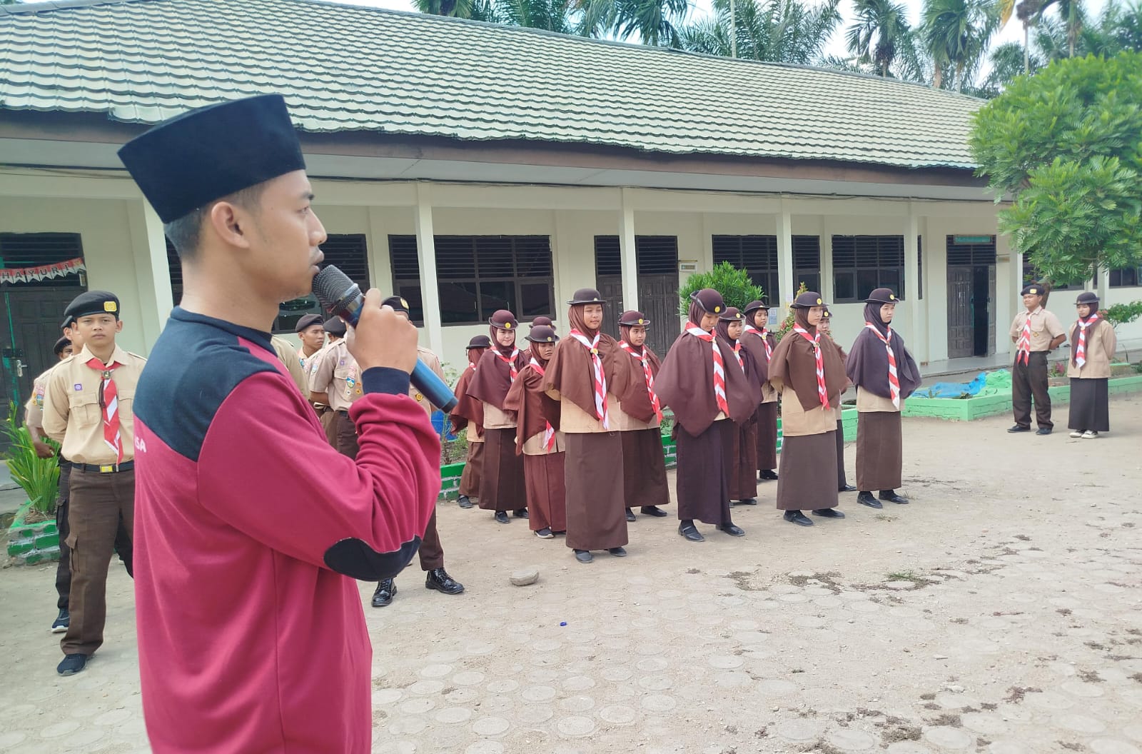 Pembina Apel : Manfaat Mengikuti Kegiatan Kepramukaan Pembina Apel : Manfaat Mengikuti Kegiatan Kepramukaan