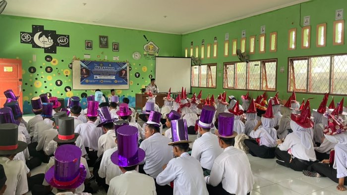 Waka Kurikulum Kenalkan Sistem Pembelajaran kepada Peserta MATAMUDA MAN 1 Muaro Jambi