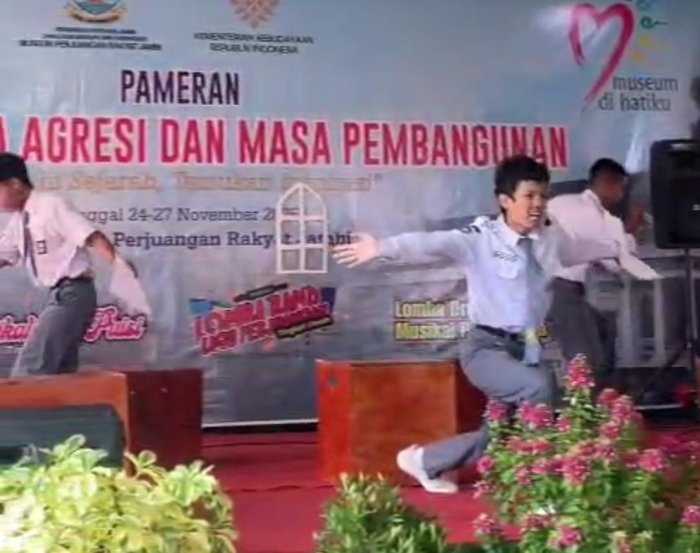 Tim Kesenian MAN 1 Muaro Jambi Kembali Pertahankan Gelar Juara